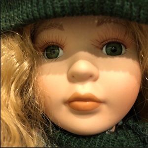 Absolutely GORGEOUS 18 inch tall Doll🧡